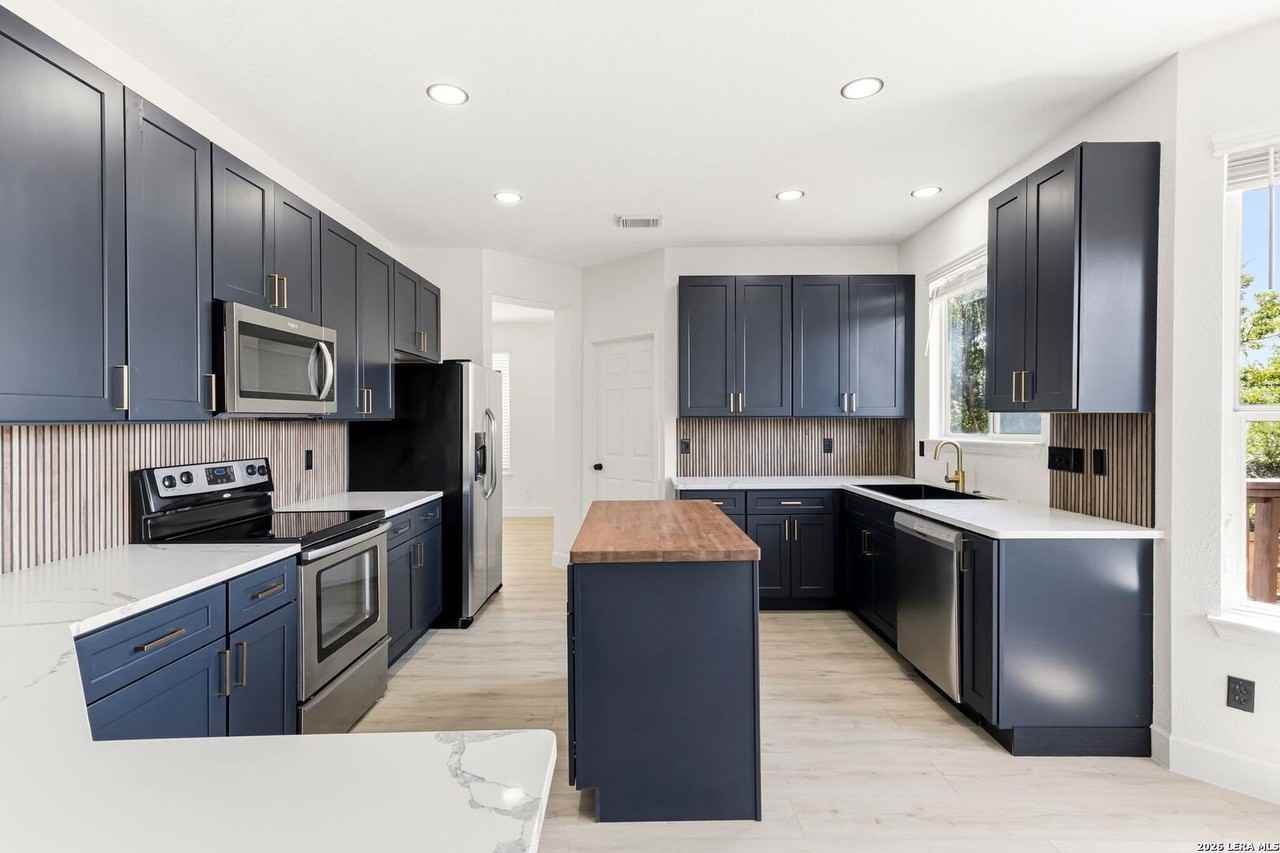 21011 La Pena Dr - Photo 4 of 27