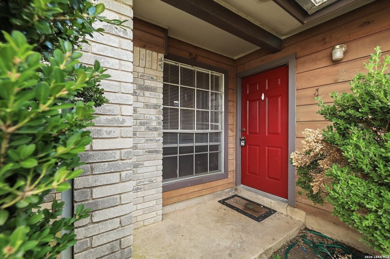 8918 Fall River Dr - Photo 2 of 23