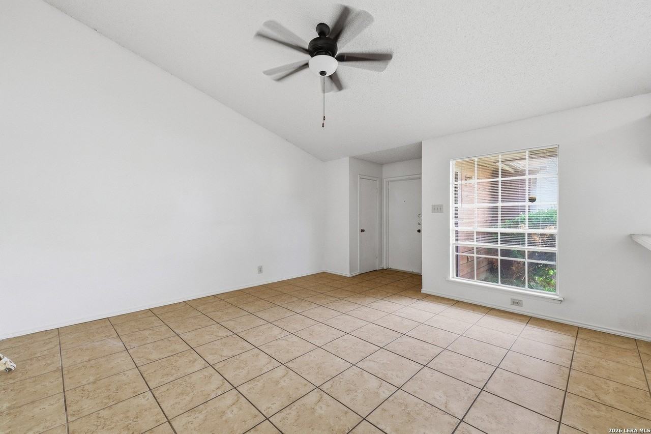 8918 Fall River Dr - Photo 3 of 23