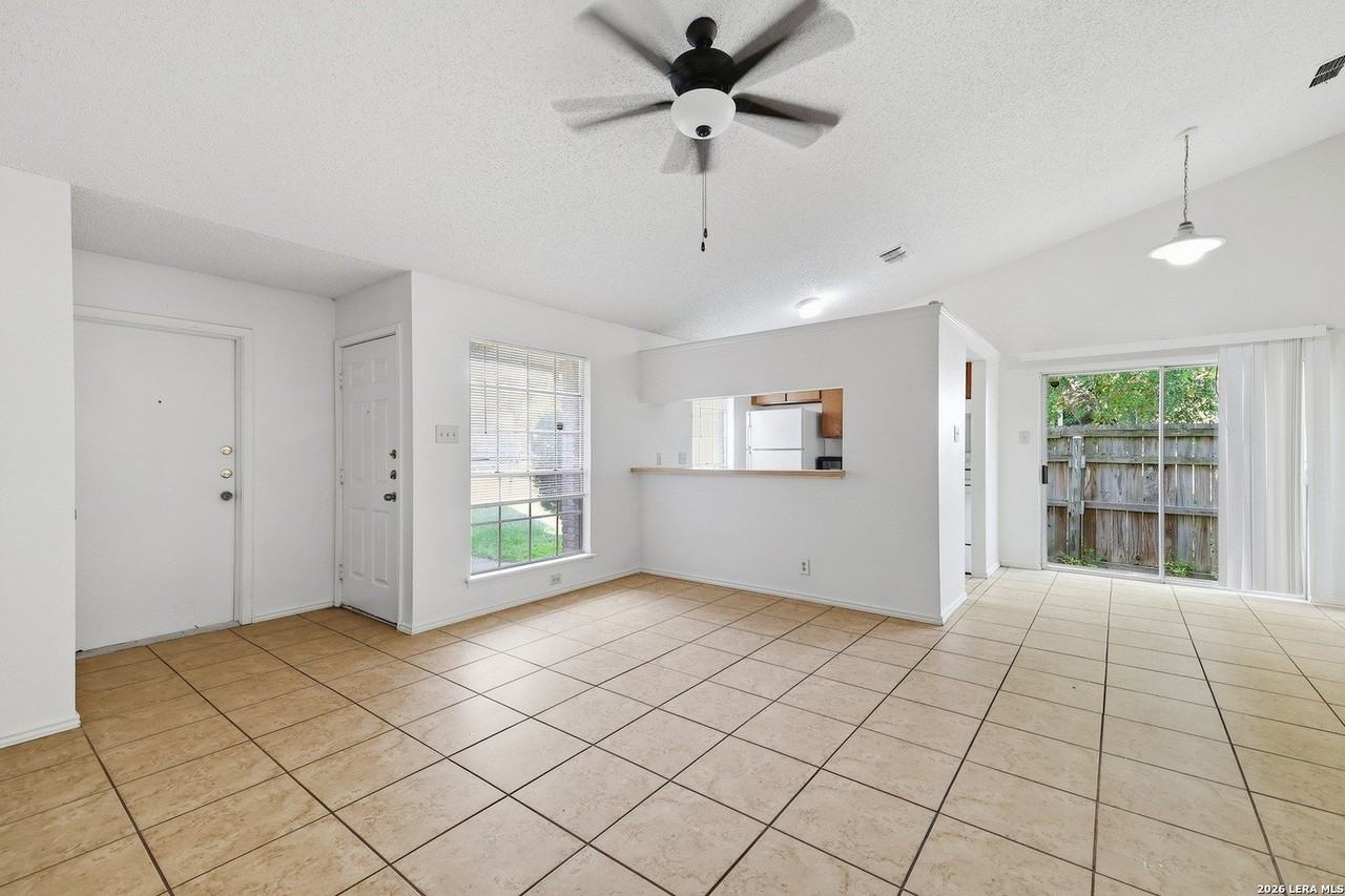 8918 Fall River Dr - Photo 4 of 23