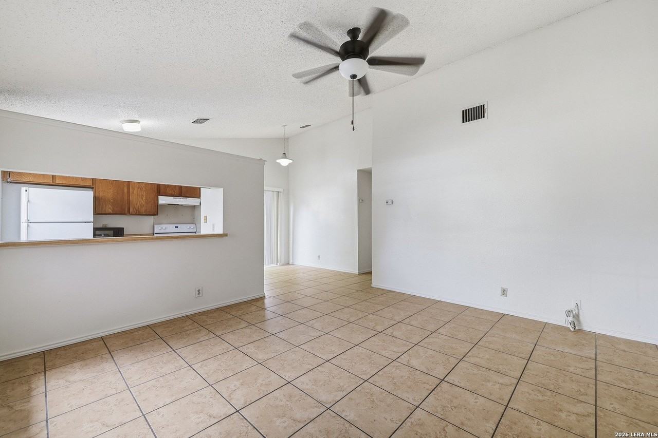 8918 Fall River Dr - Photo 5 of 23