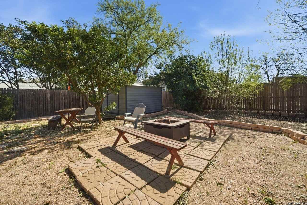 126 Zachry Dr - Photo 2 of 28