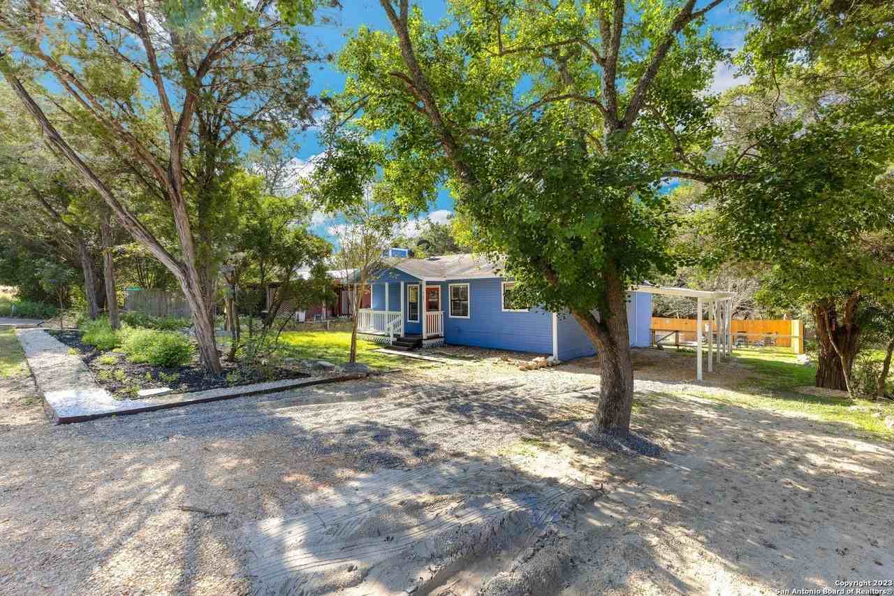 731 Hillside Loop - Photo 2 of 17