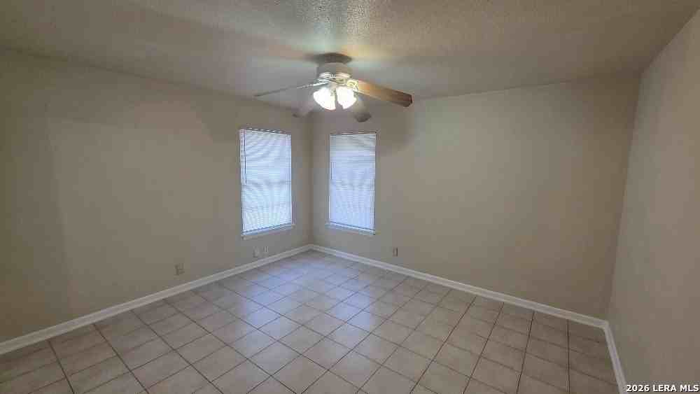 223 Sunnyland Dr - Photo 4 of 13