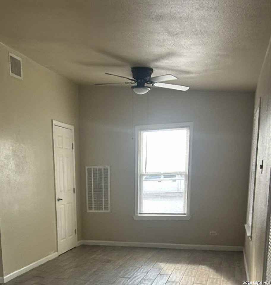 102 Idell Ave - Photo 3 of 8