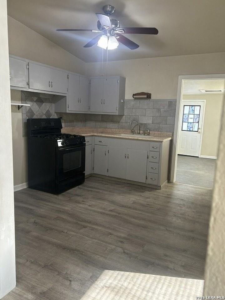 102 Idell Ave - Photo 4 of 8