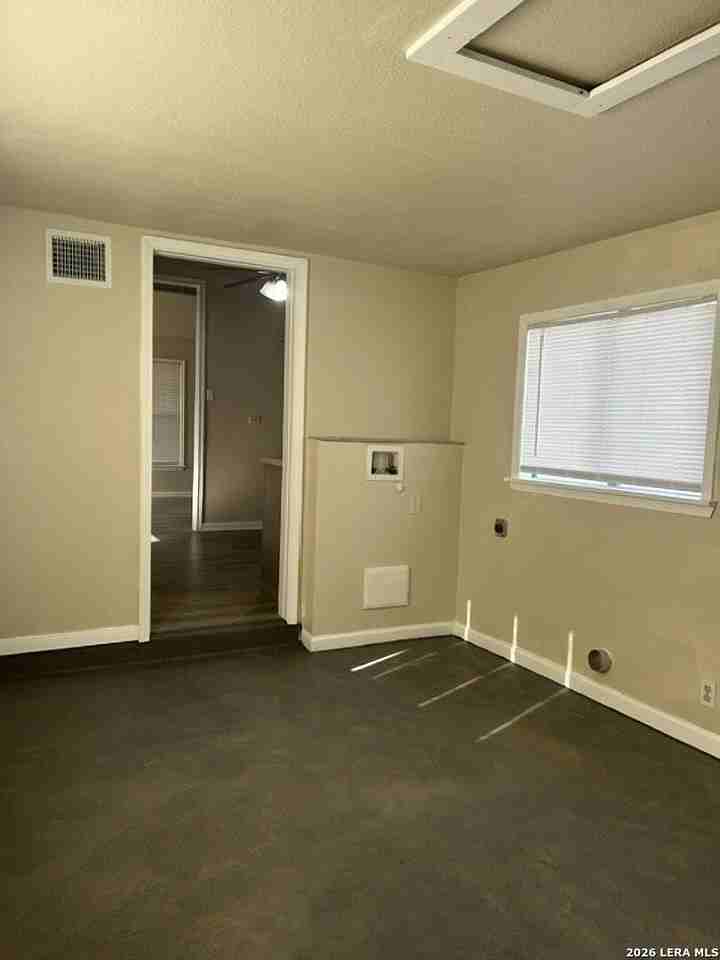 102 Idell Ave - Photo 5 of 8