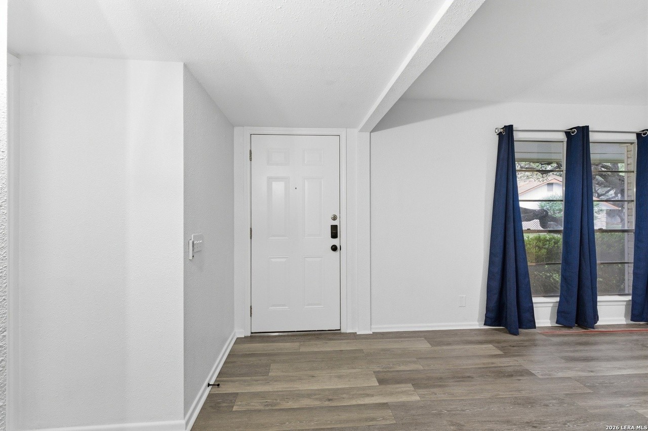 6106 Vance Jackson Rd #1 - Photo 4 of 39