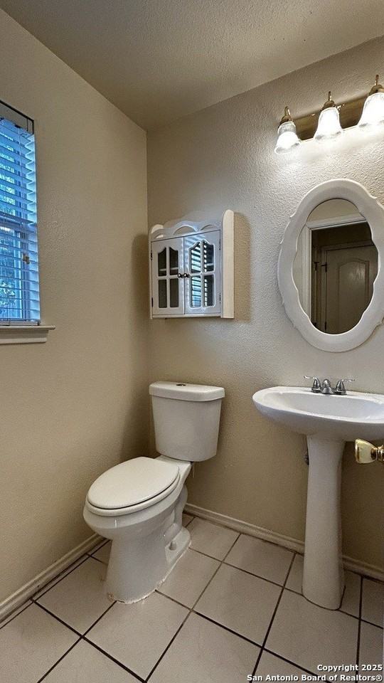 6107 Lakeview Ct - Photo 4 of 35