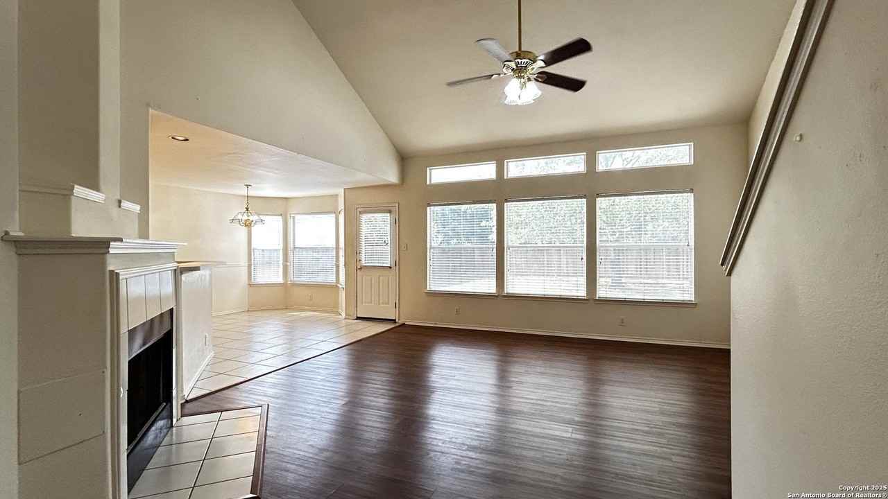 6107 Lakeview Ct - Photo 5 of 35