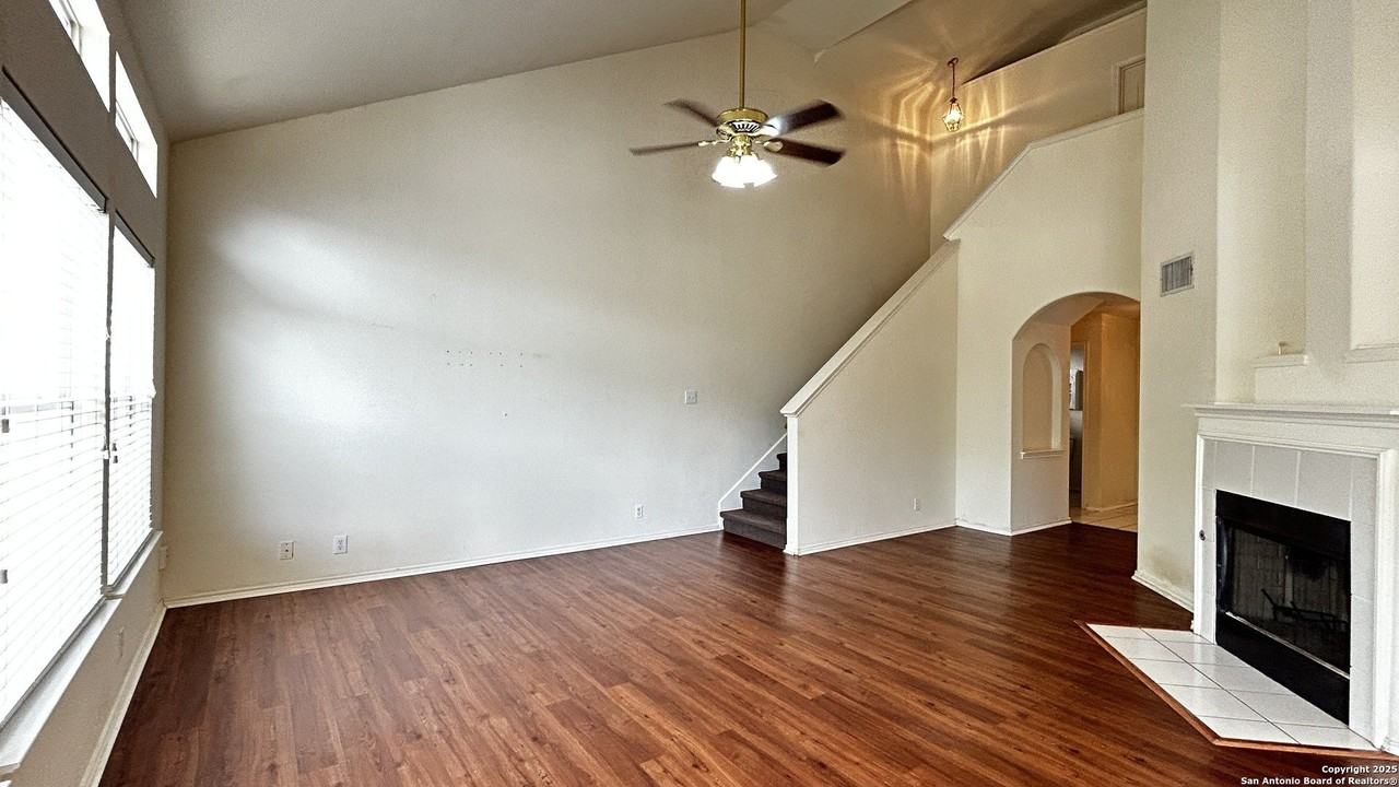 6107 Lakeview Ct - Photo 7 of 35