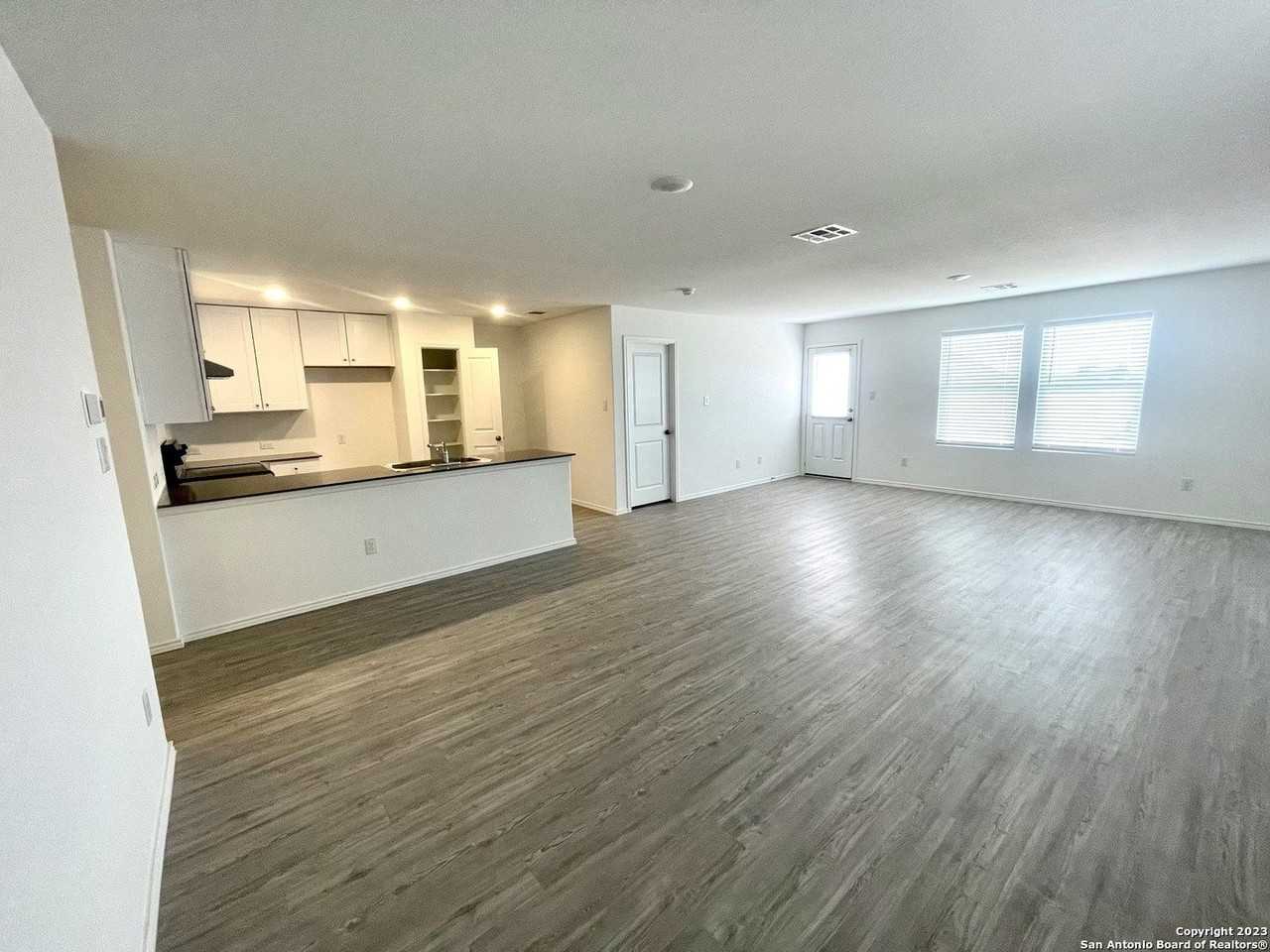 160 Cordova Xing - Photo 5 of 22