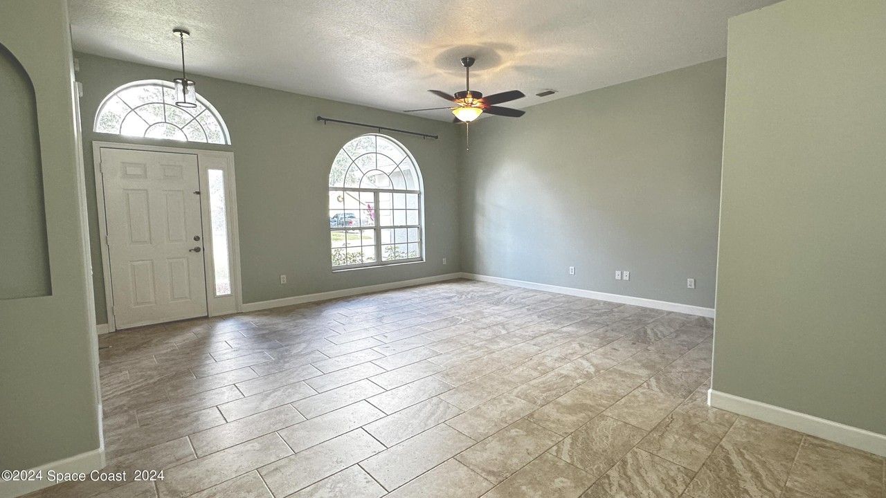 925 Osprey Ln - Photo 3 of 20