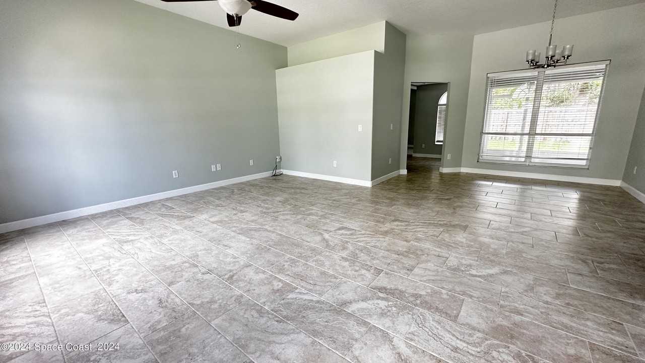 925 Osprey Ln - Photo 4 of 20