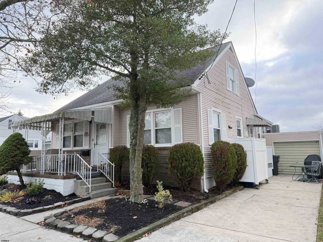 200 N Essex Ave