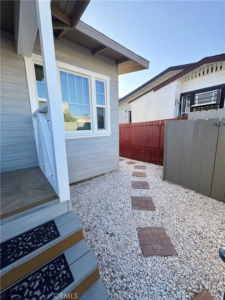 166 French Ave - Photo 3 of 21