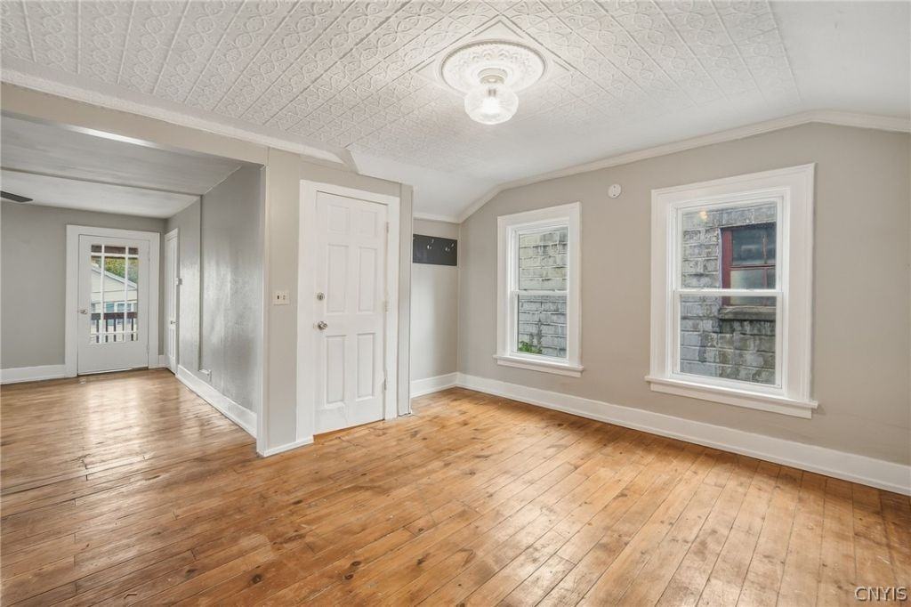 113 Grumbach Ave - Photo 5 of 23