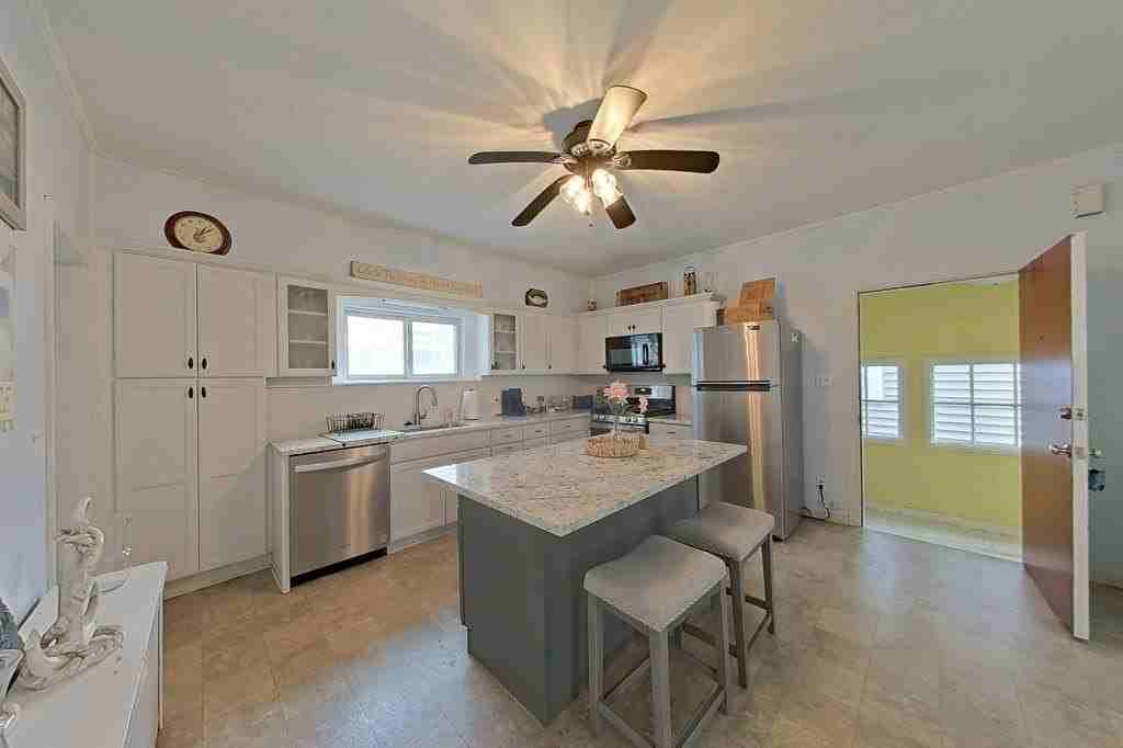 36 Dixon St - Photo 4 of 34