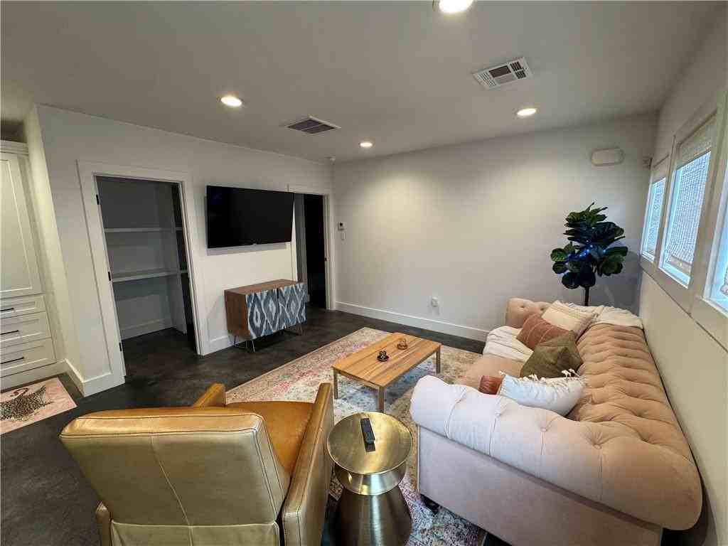 542 9th St ##A - Photo 3 of 17