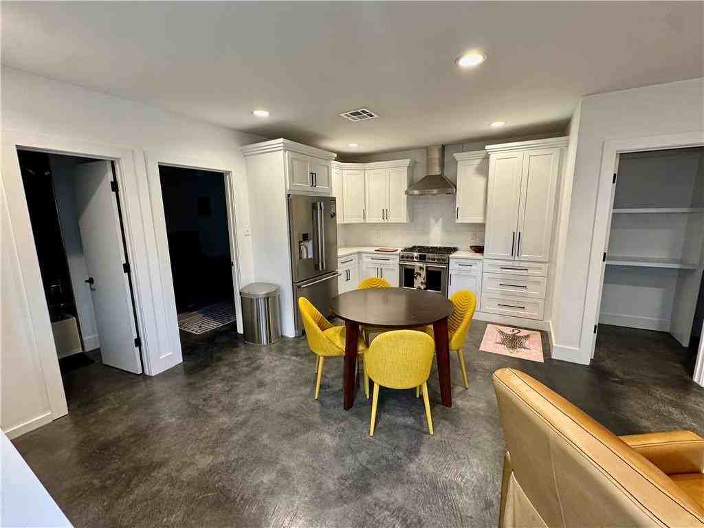 542 9th St ##A - Photo 7 of 17