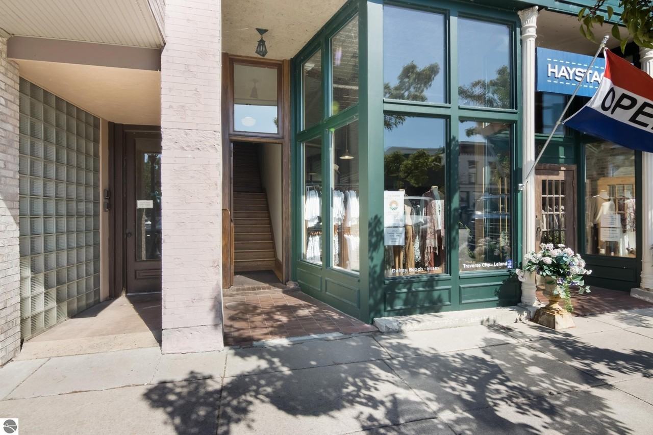 138 River St - Photo 2 of 11