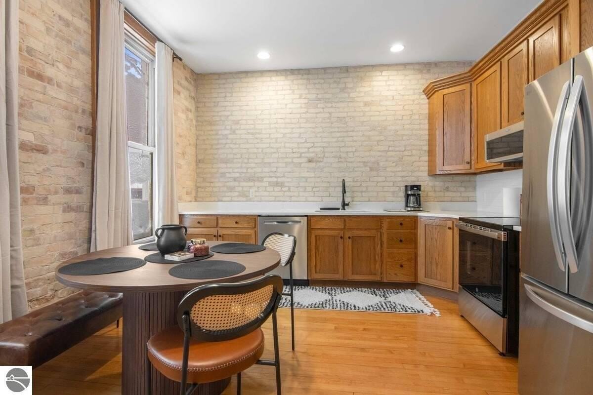 138 River St - Photo 5 of 11