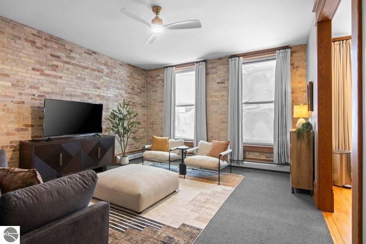 138 River St - Photo 6 of 11