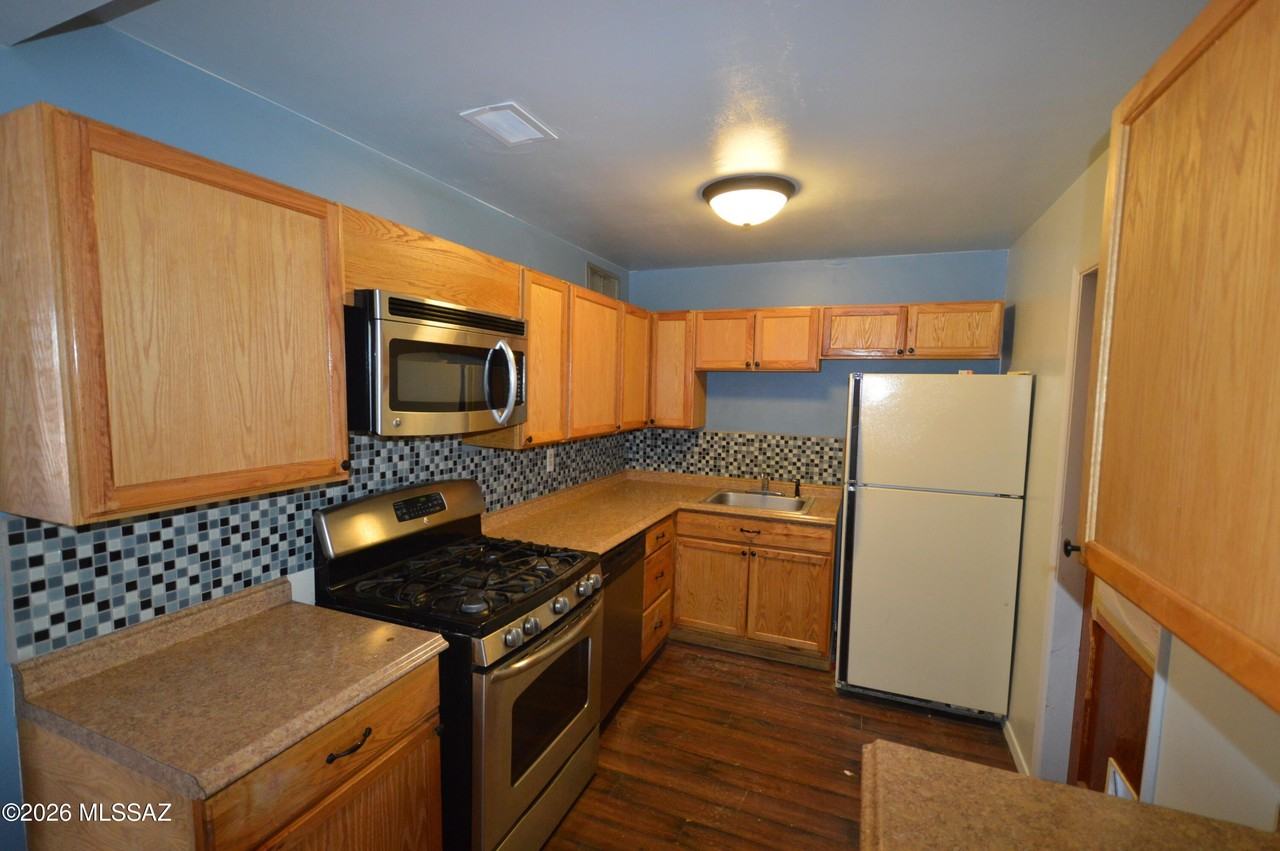 5812 E 35th St - Photo 4 of 10