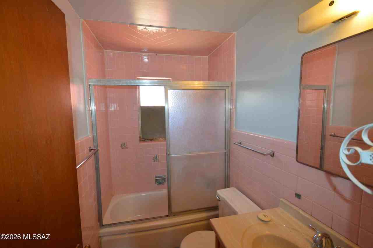 5812 E 35th St - Photo 5 of 10