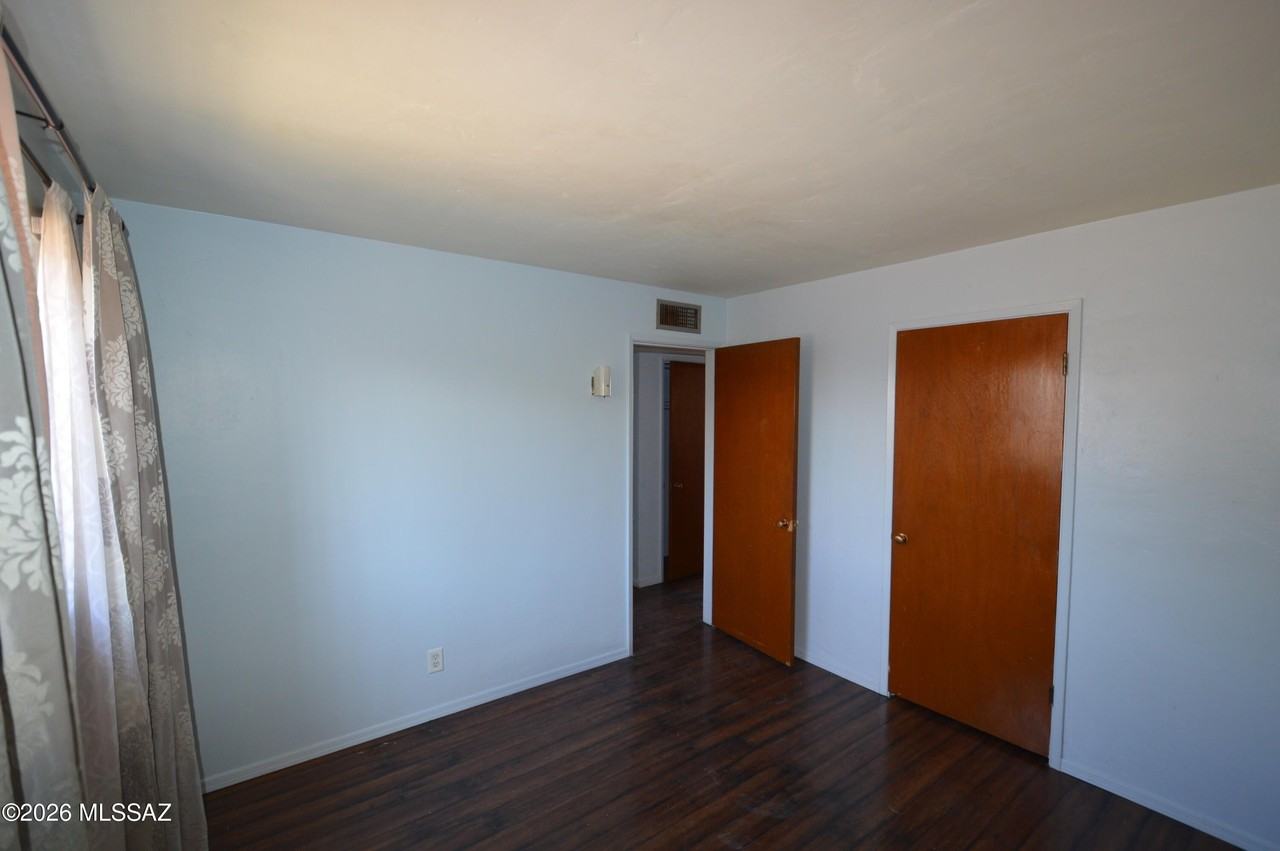 5812 E 35th St - Photo 6 of 10