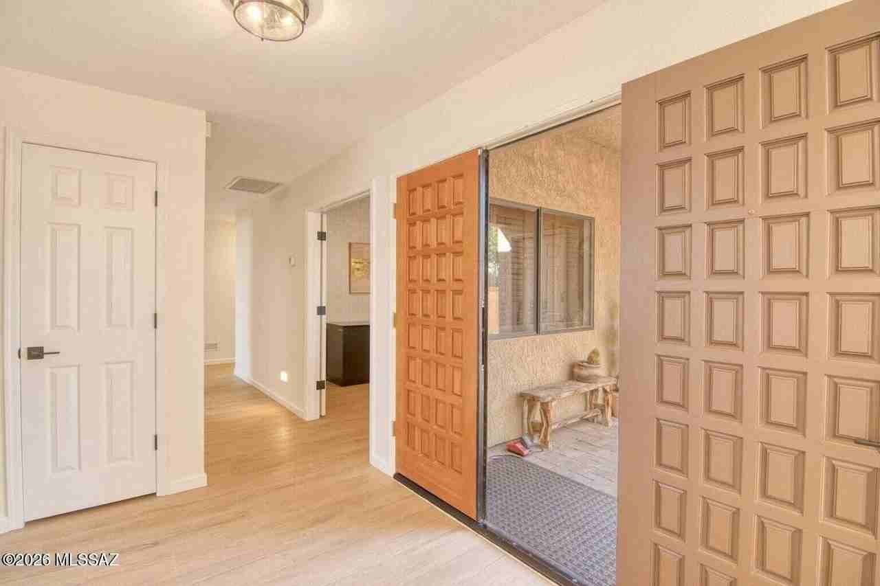 1148 E Camino Diestro - Photo 4 of 50
