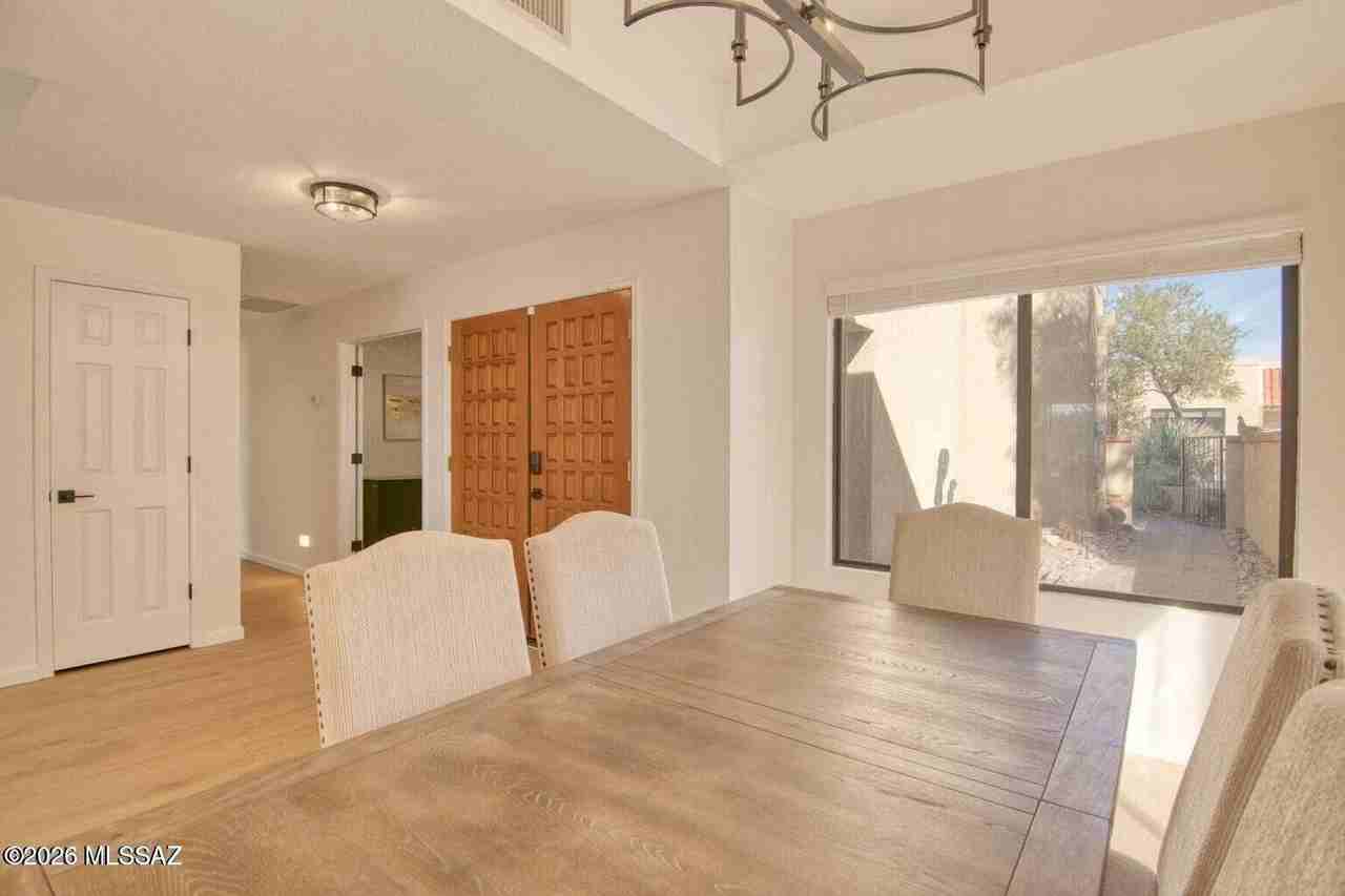 1148 E Camino Diestro - Photo 7 of 50