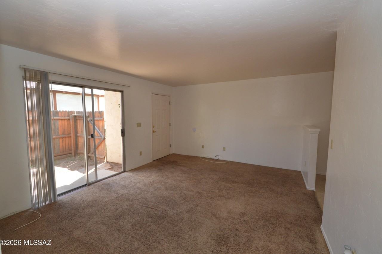 1616 N Columbus Blvd - Photo 2 of 10
