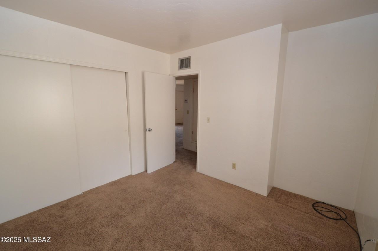 1616 N Columbus Blvd - Photo 4 of 10