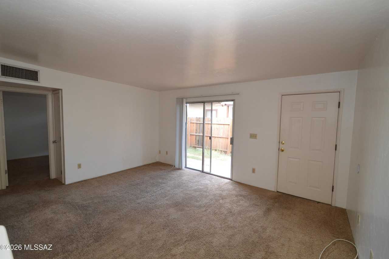 1616 N Columbus Blvd - Photo 6 of 10
