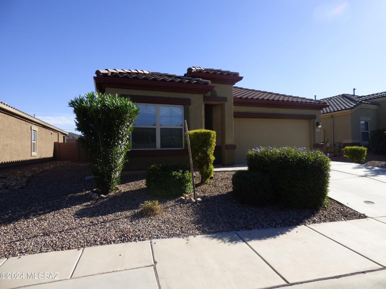 10208 N Crooked Peak Trl - Photo 2 of 32