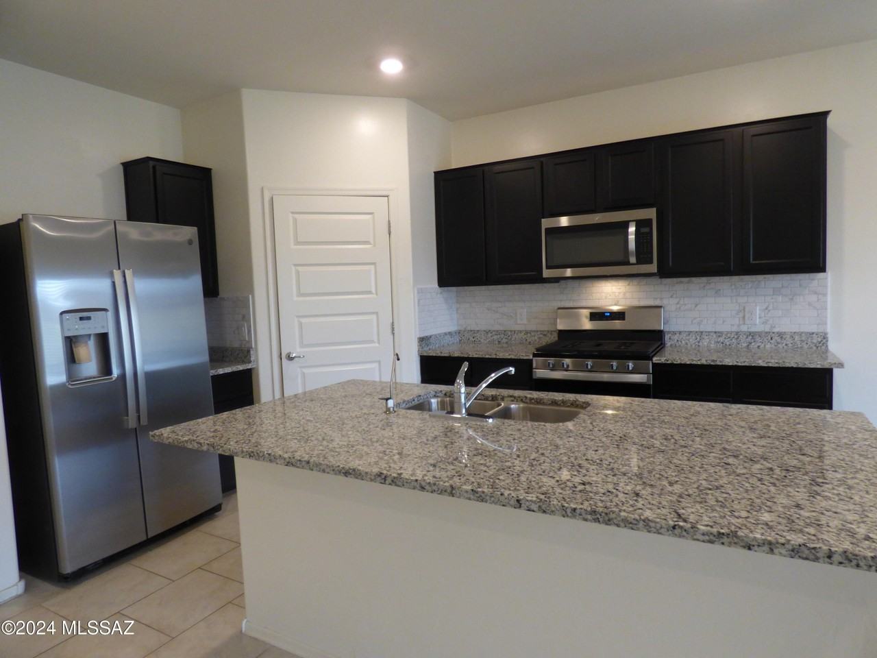 10208 N Crooked Peak Trl - Photo 5 of 32