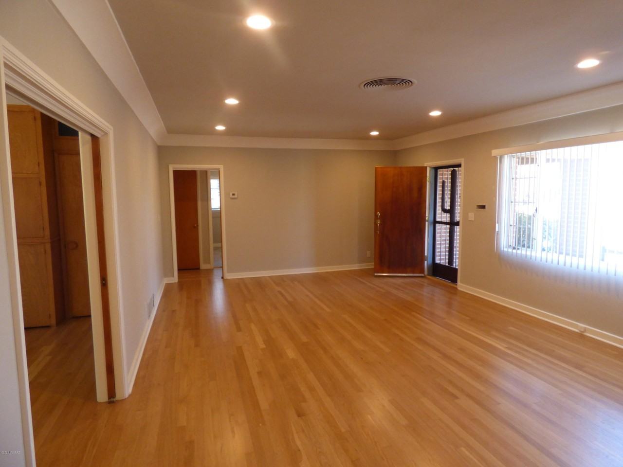 2242 E 8th St - Photo 5 of 23