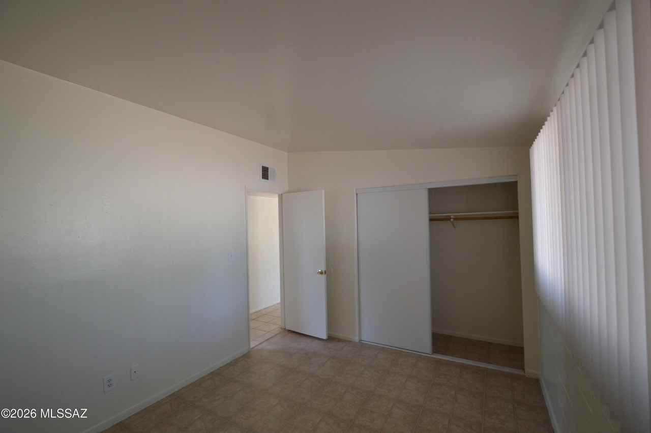 1033 E 25th St #4 - Photo 4 of 6