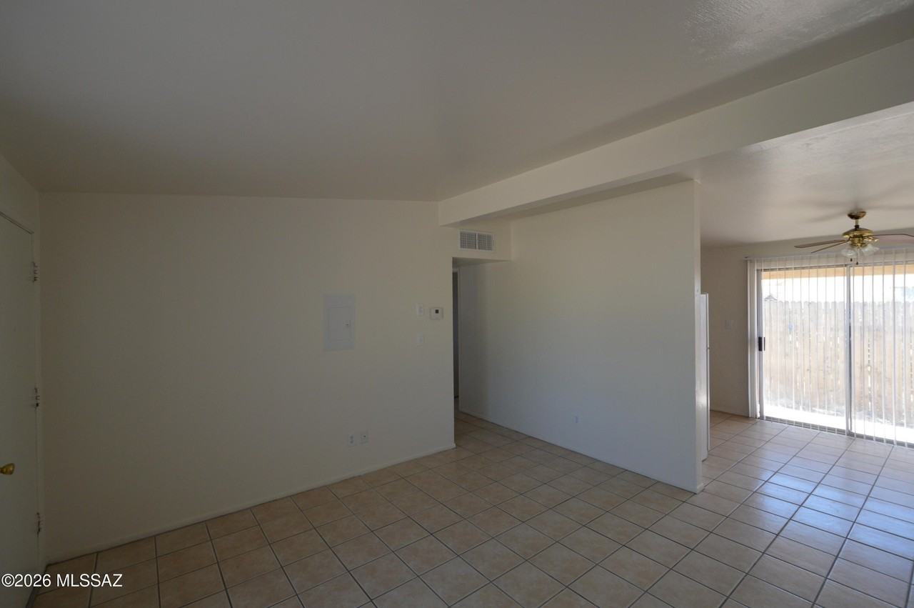 1033 E 25th St #4 - Photo 6 of 6