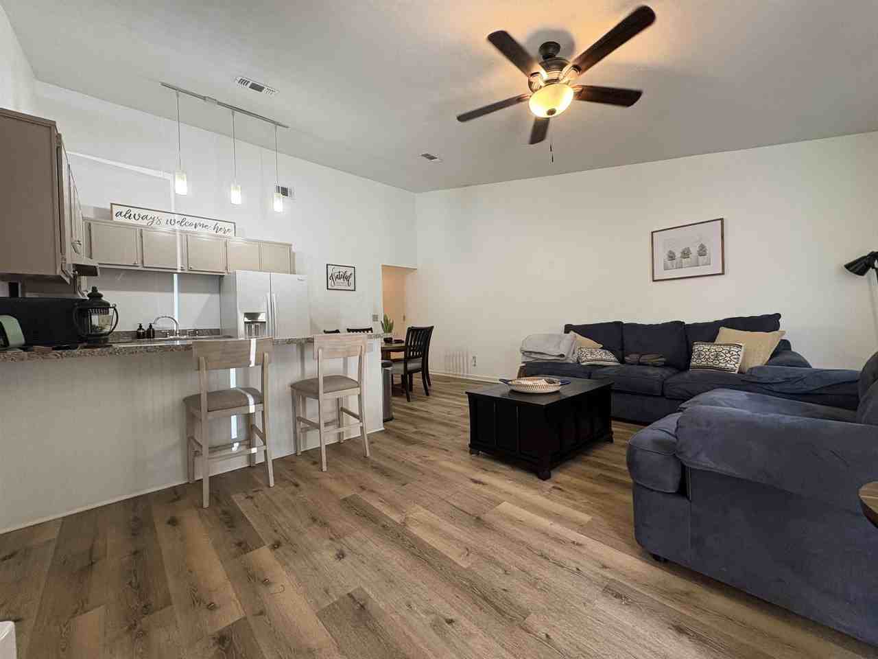 2073 Continental Ave - Photo 3 of 15