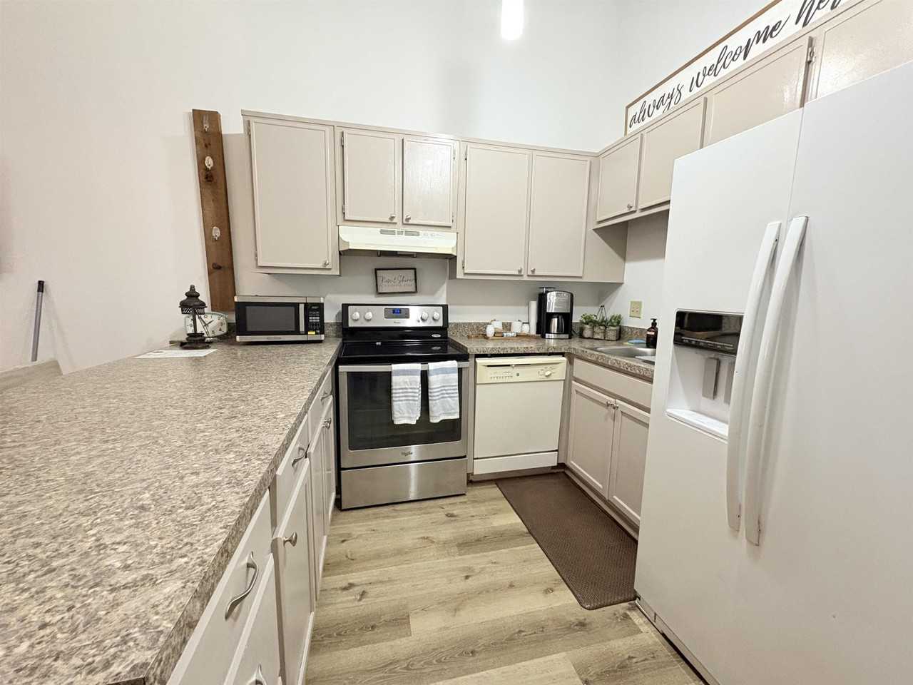 2073 Continental Ave - Photo 6 of 15
