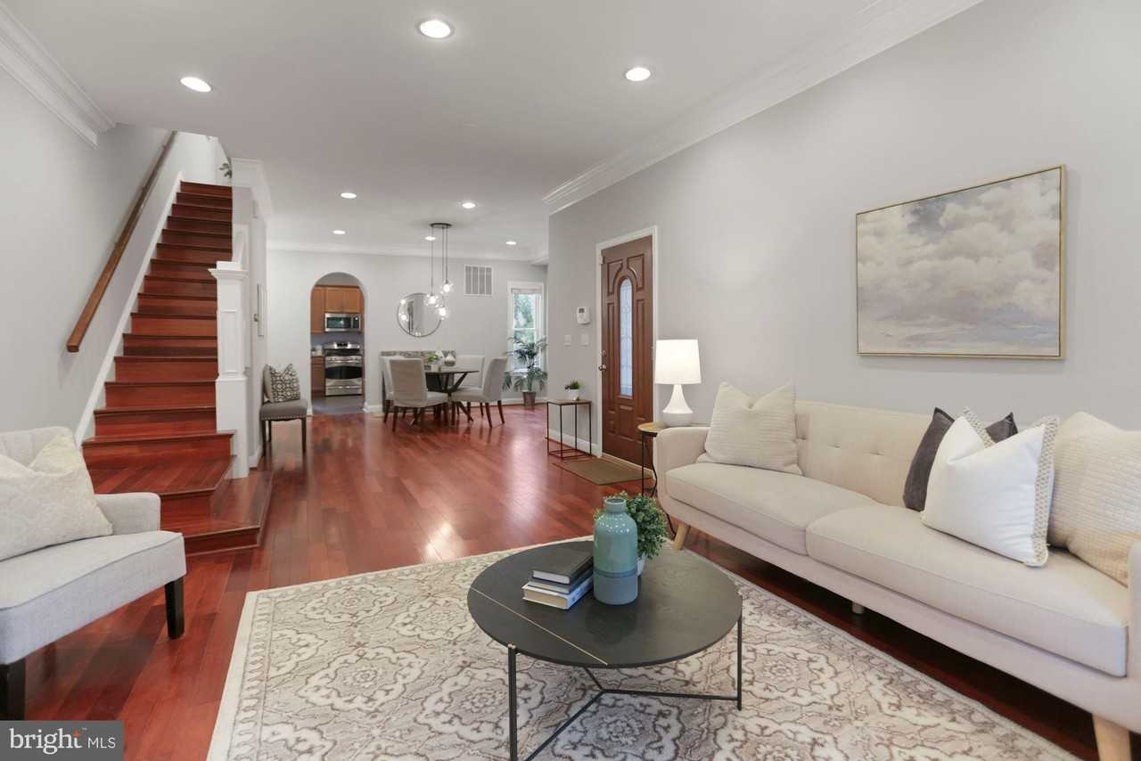 215 T St Ne - Photo 4 of 30
