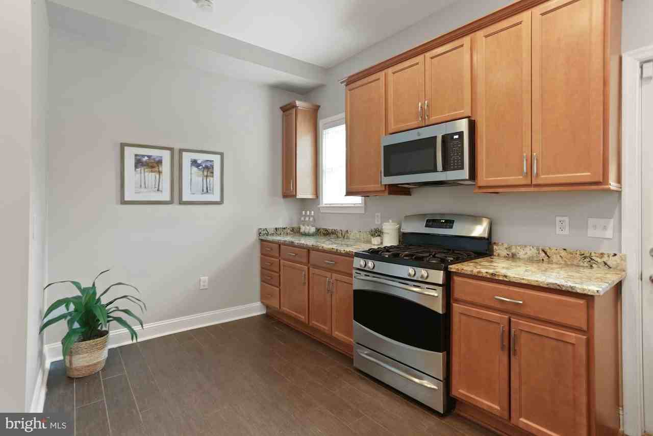 215 T St Ne - Photo 7 of 30