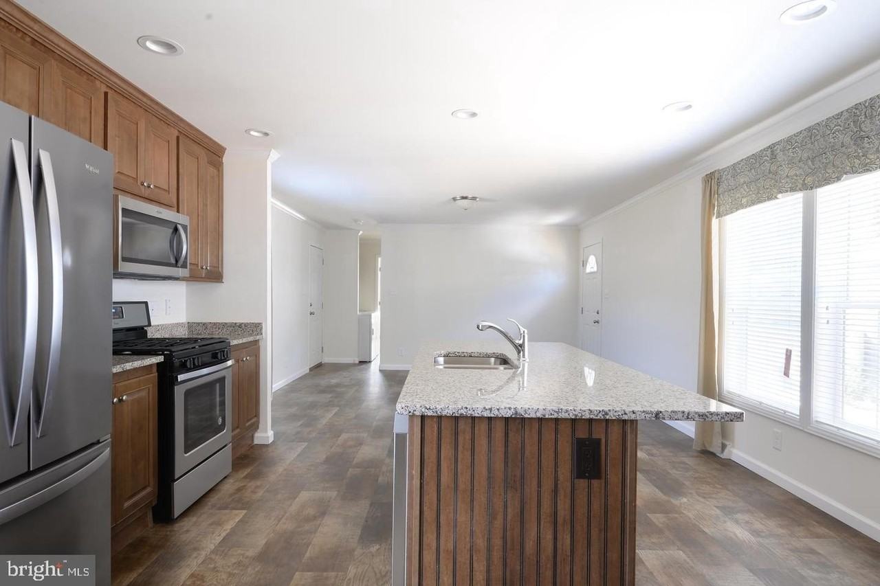 5 Edgewater Dr - Photo 3 of 13