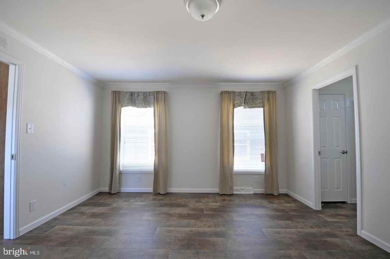 5 Edgewater Dr - Photo 7 of 13