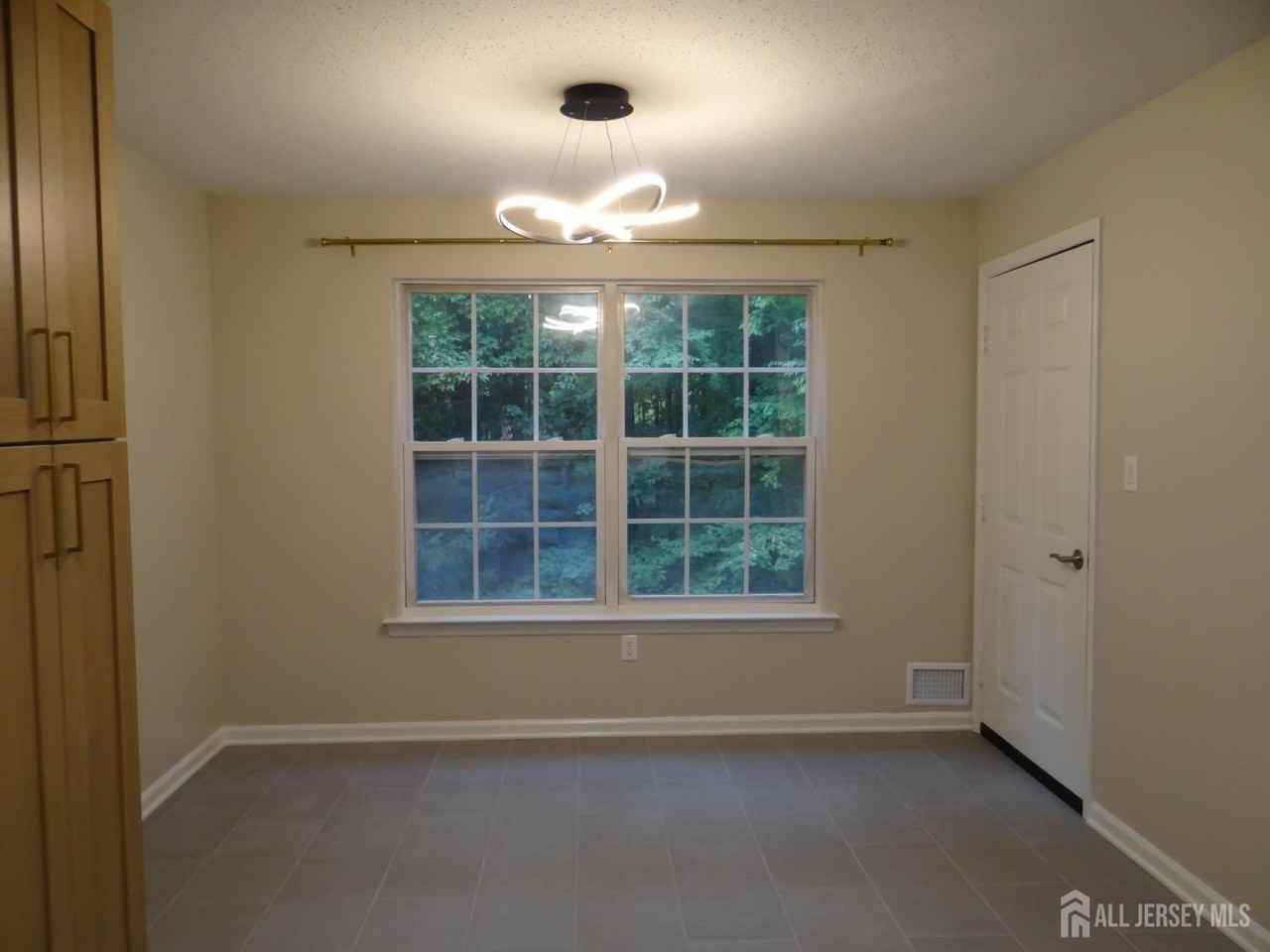 129 Prestwick Way - Photo 4 of 15