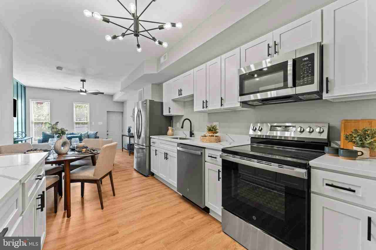 1724 N Milton Ave - Photo 7 of 32