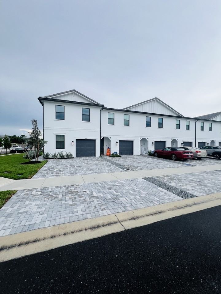 4190 Efendi Dr - Photo 4 of 50