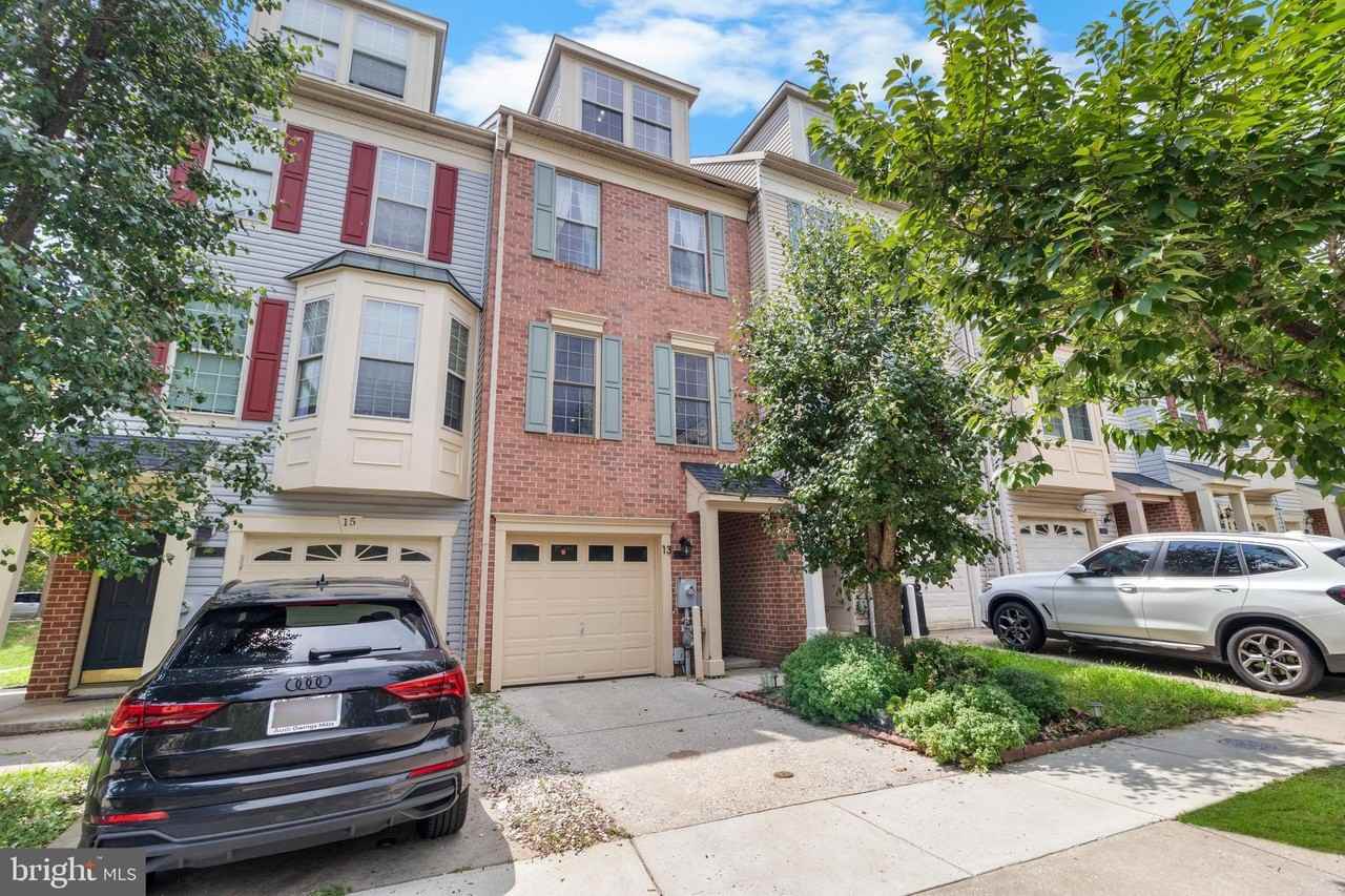 13 Bank Spring Ct - Photo 3 of 50